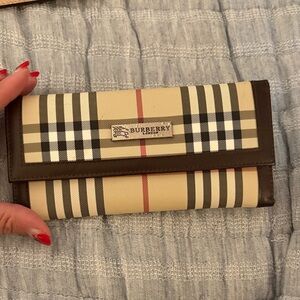 Burberry Checkered Beige and Brown Wallet